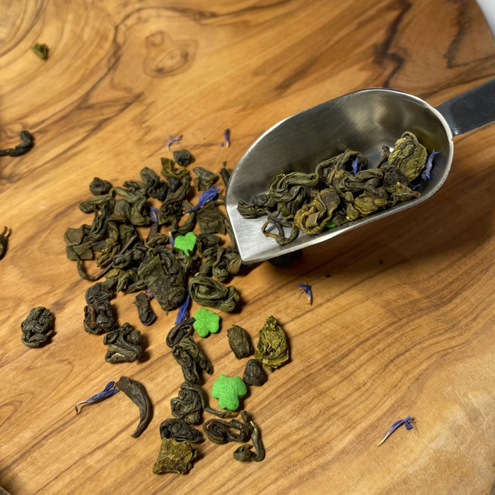 scoop of Irish Eyes Green Tea